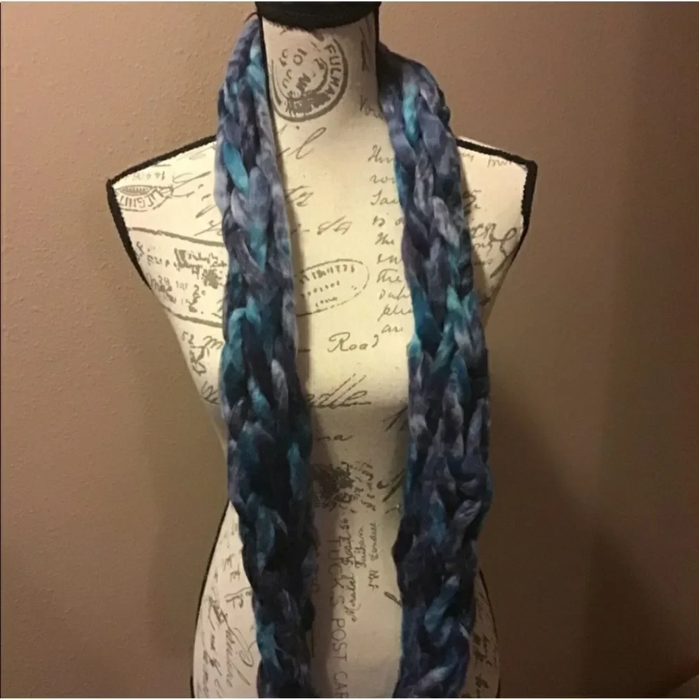 Gorgeous Chunky Knit Infinity Scarf